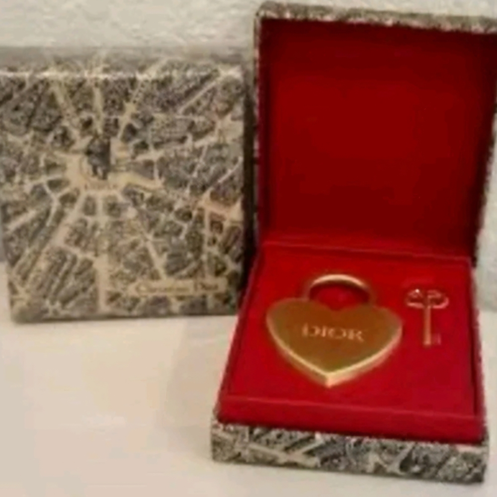 COPY - New Box Dior Gold Heart Key Holder Set